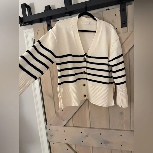 GAP 24/7 Split Hem Cardigan- LIKE NEW - Picture 5 of 9